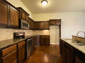 821 Caracara Dr in Norman, OK - Building Photo - Building Photo