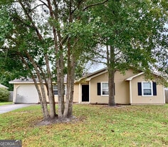 102 Hopi Ct in St. Marys, GA - Building Photo