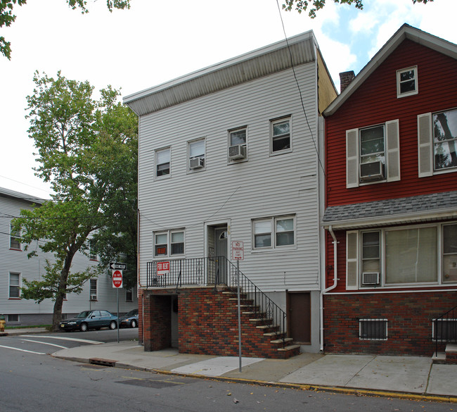 86 Elm Rd in Newark, NJ - Foto de edificio - Building Photo