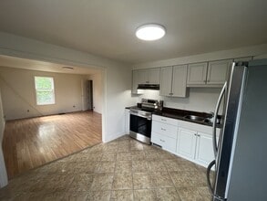 14 Ruth St in Moncton, NB - Building Photo - Building Photo