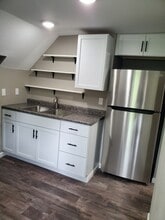 303 W Cherry St, Unit Upstairs in Mt. Pleasant, MI - Foto de edificio - Building Photo