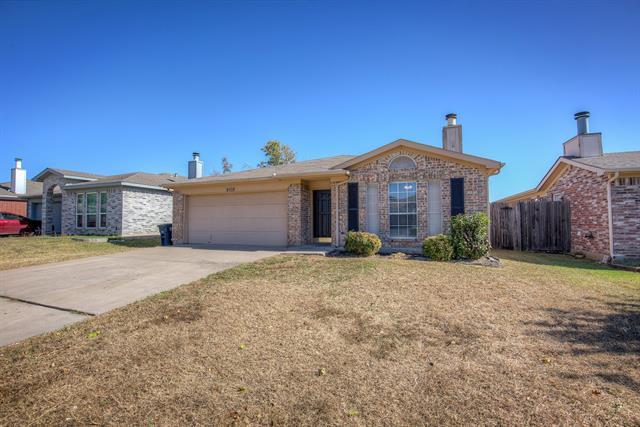 8108 Spruce Valley Dr in Fort Worth, TX - Foto de edificio - Building Photo