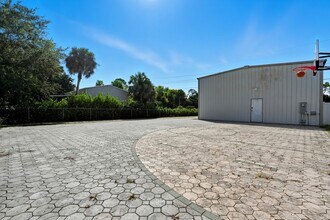 6070 Lancewood Way in Naples, FL - Building Photo - Building Photo
