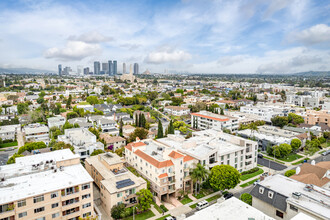 Greenfield Plaza in Los Angeles, CA - Building Photo - Building Photo