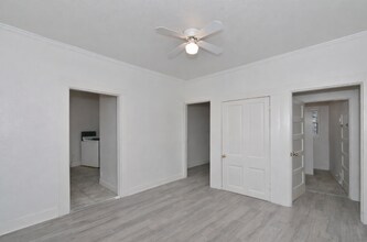 113 S Olive St, Unit A in San Antonio, TX - Foto de edificio - Building Photo