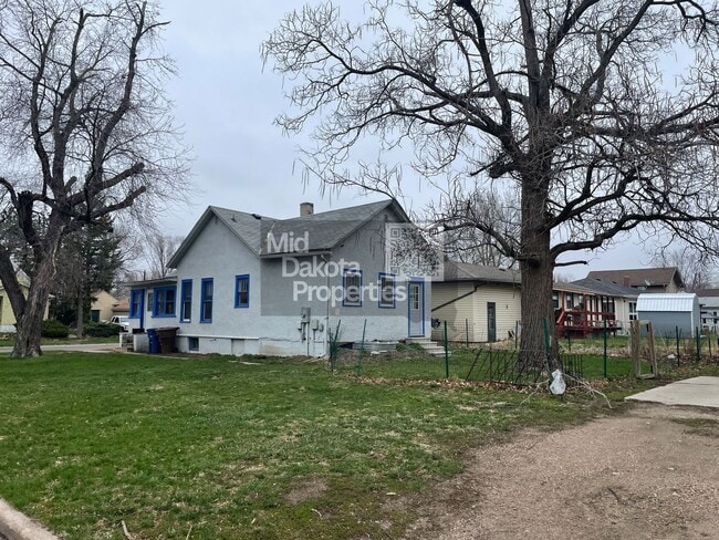 723 W 5th Ave in Mitchell, SD - Building Photo - Building Photo