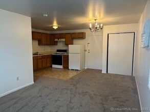 14 Cherry St in Milford, CT - Building Photo - Building Photo