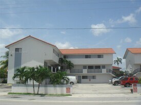 355 E 33rd St in Hialeah, FL - Building Photo