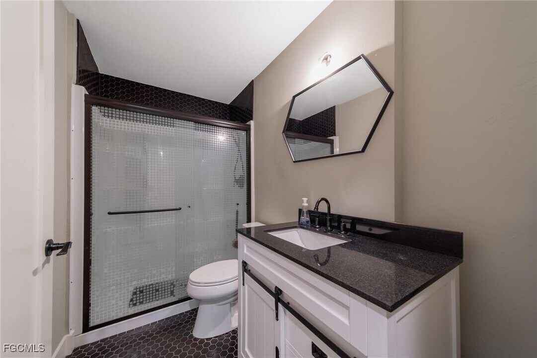 3574 Seminole Ave in Ft. Myers, FL - Building Photo