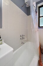 321 E 78th St in New York, NY - Building Photo - Building Photo