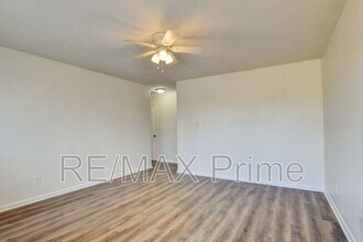 936-938 Schumann Dr in Virginia Beach, VA - Building Photo - Building Photo