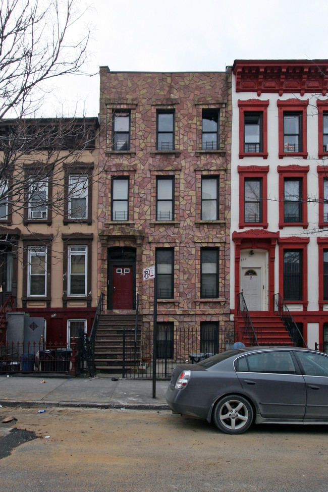 GREAT Location& VACANT 2 Fam. Brownstone in Brooklyn, NY - Building Photo - Building Photo