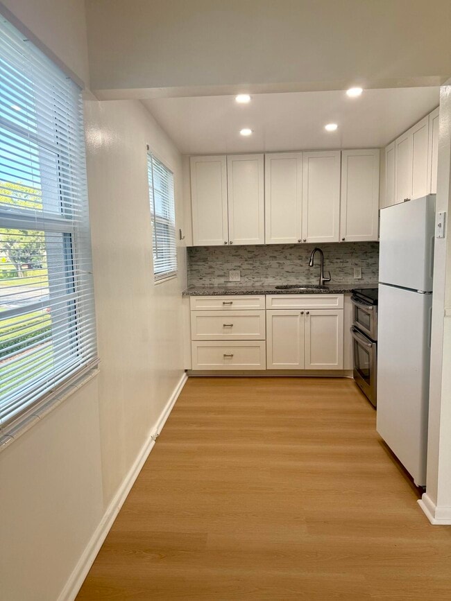 402 Brighton J in Boca Raton, FL - Building Photo - Building Photo