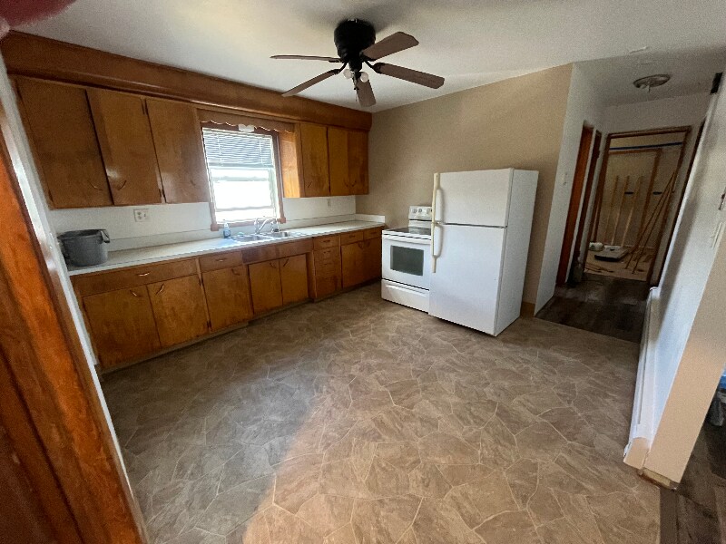 300 13th St NW in Mandan, ND - Building Photo