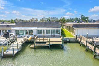 433 Boca Ciega Point Blvd S in St. Petersburg, FL - Building Photo - Building Photo