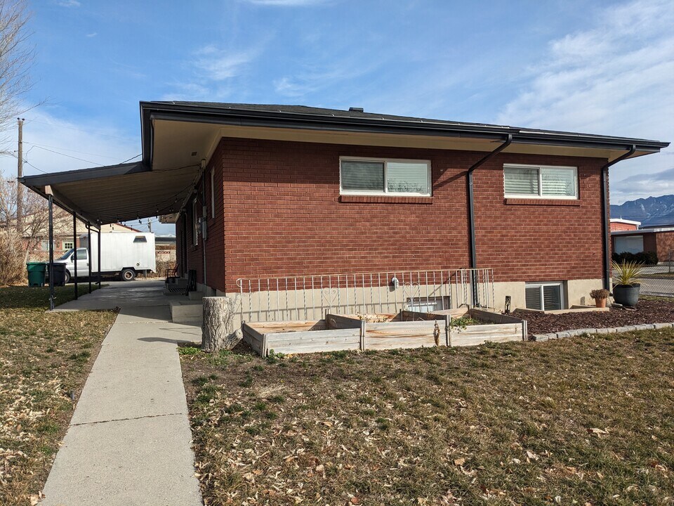 5736 S Sagewood Dr, Unit 2 in Murray, UT - Building Photo