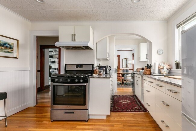 104R Ellery St, Unit 1 in Cambridge, MA - Foto de edificio - Building Photo