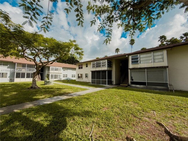 property at 325 W Laurel Dr