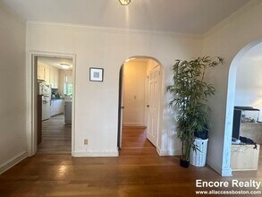 73 Longwood Ave in Brookline, MA - Building Photo - Building Photo