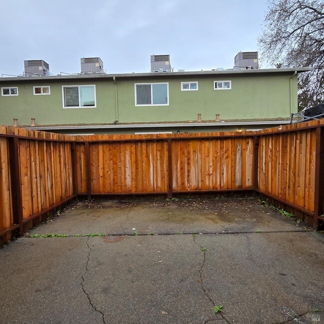 1407 Callen St