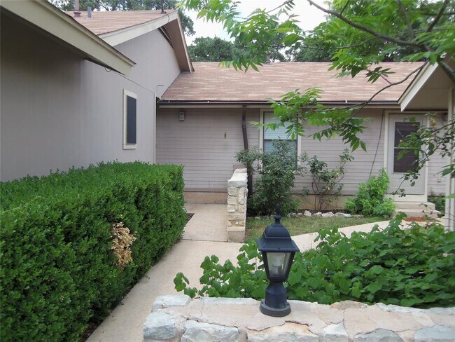 6802 Kenosha Pass in Austin, TX - Building Photo - Building Photo
