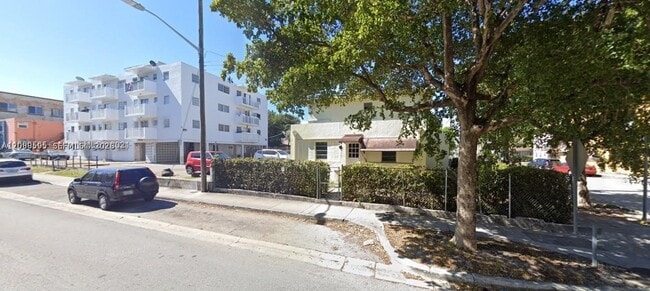 property at 404 SW 5th St