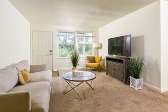 Vairo Village in State College, PA - Foto de edificio - Building Photo