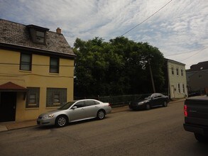 909 E Warrington Ave in Pittsburgh, PA - Building Photo - Building Photo