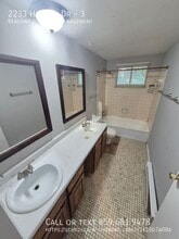 2233 Hanser Dr in Covington, KY - Foto de edificio - Building Photo