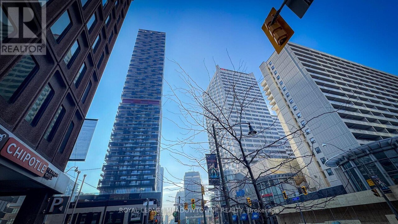 8 Eglinton Ave E in Toronto, ON - Building Photo