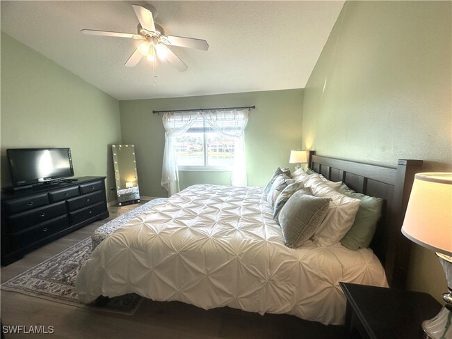 property at 6880 Huntington Lakes Cir