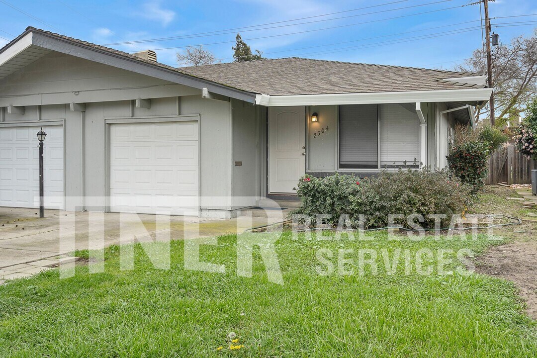 2304 Villanova Cir in Sacramento, CA - Building Photo