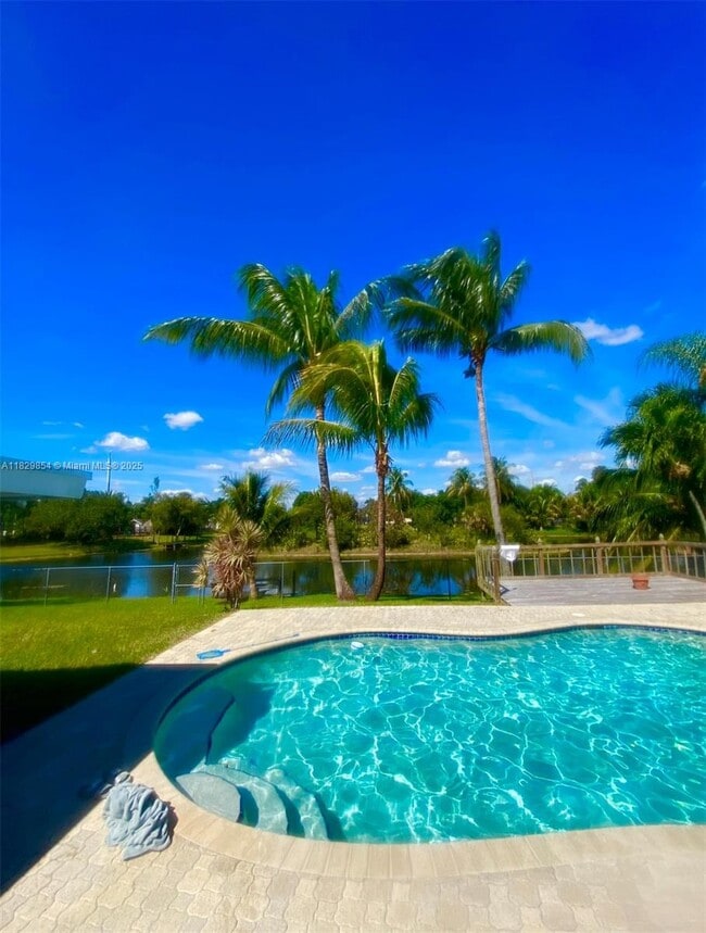 4331 NW 10th St in Coconut Creek, FL - Building Photo - Building Photo