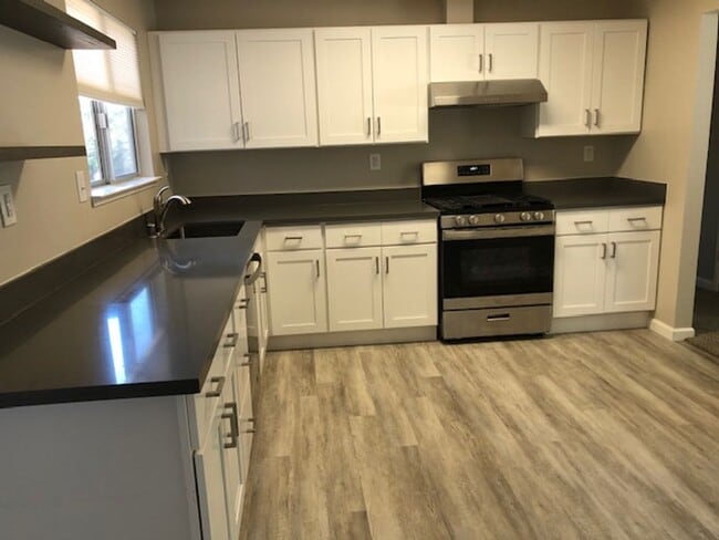1036 Zamora Dr in Pacifica, CA - Building Photo - Building Photo