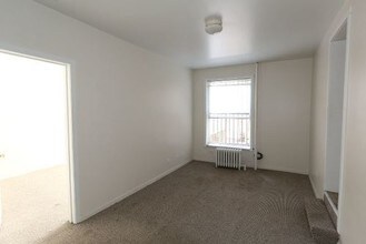 3957 W Irving Park Rd-Unit -Seven in Chicago, IL - Building Photo - Building Photo