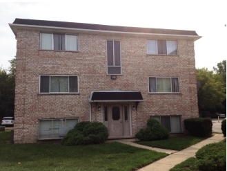 Crestwood Condominiums in Des Plaines, IL - Building Photo