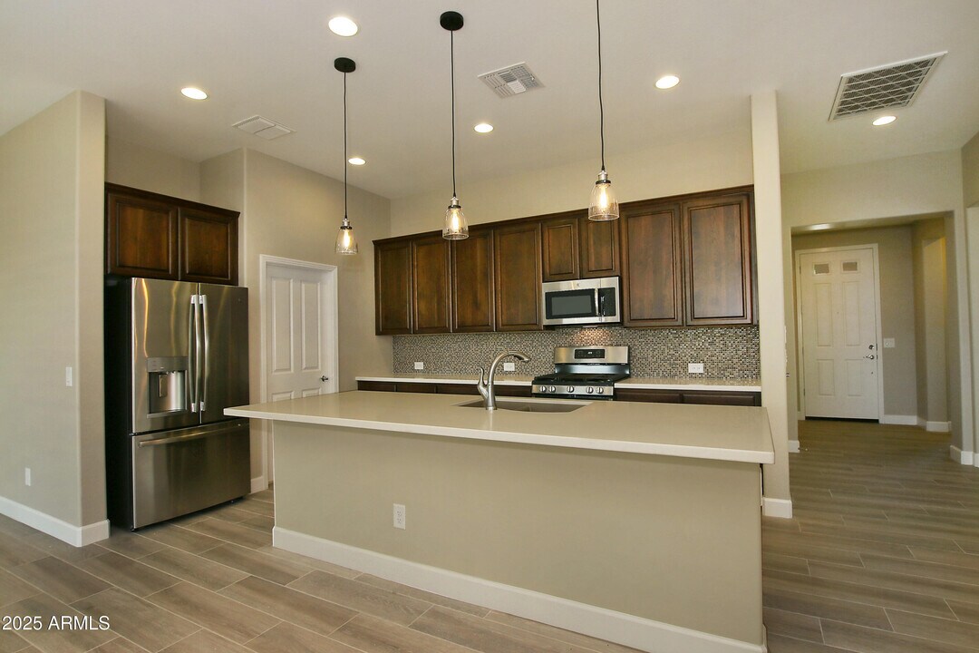 16931 W Holly St in Goodyear, AZ - Building Photo