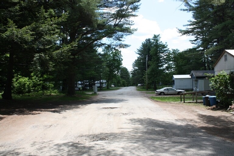 Arkay Mobile Home Park in Wilton, ME - Foto de edificio