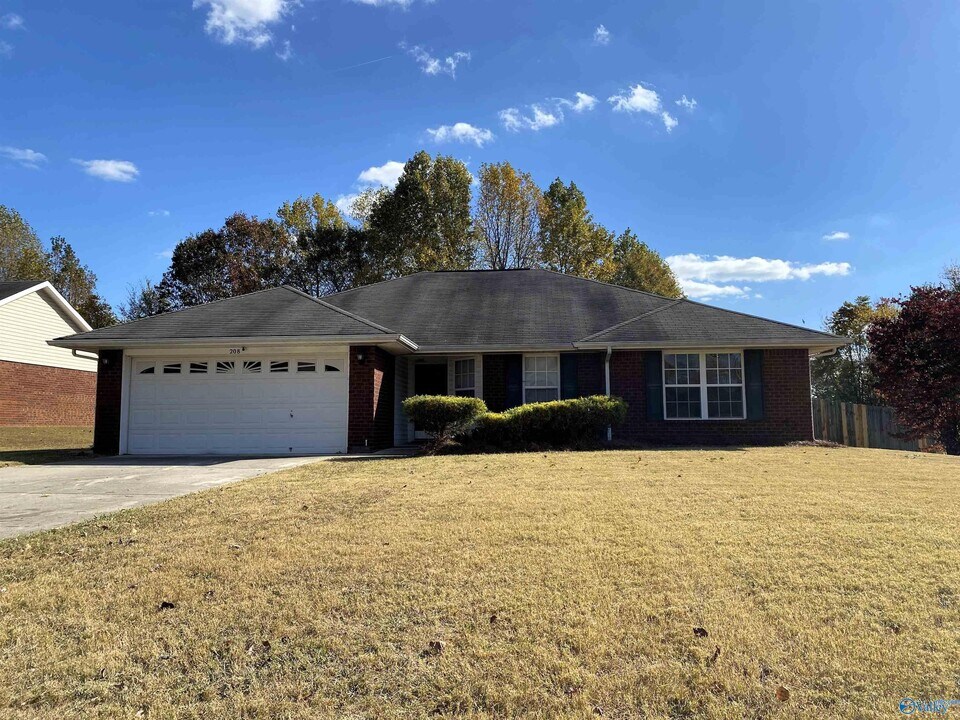208 Glen Meadows Ln in Harvest, AL - Building Photo