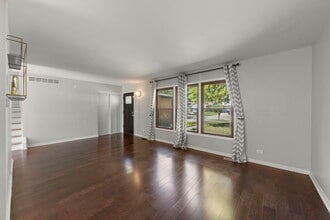 1416 Sunnybrook Dr in Naperville, IL - Building Photo - Building Photo