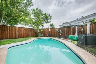 1100 Grinnell Dr in Richardson, TX - Building Photo - Building Photo