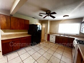 2415 Rhododendron Ave in Baton Rouge, LA - Building Photo - Building Photo