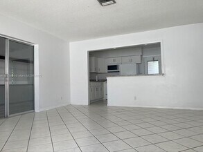 1330 SW 34th Ave-Unit -2 in Fort Lauderdale, FL - Foto de edificio - Building Photo