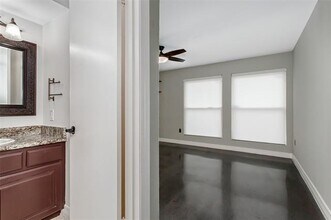 13109 Burninglog Ln in Dallas, TX - Building Photo - Building Photo