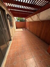 1134 W Huntington Dr in Arcadia, CA - Foto de edificio - Building Photo