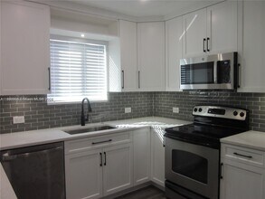 7571 Pierce St in Hollywood, FL - Building Photo - Building Photo