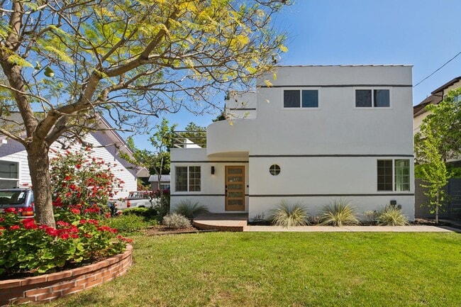 property at 560 Everett Ave