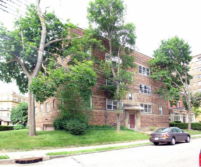 630 Clyde Street in Pittsburgh, PA - Foto de edificio - Building Photo