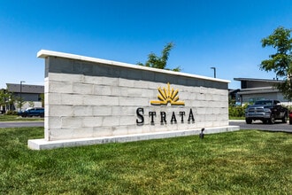 Strata Apartments in Logan, UT - Foto de edificio - Building Photo