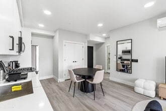 80 Romaine Ave in Jersey City, NJ - Foto de edificio - Building Photo